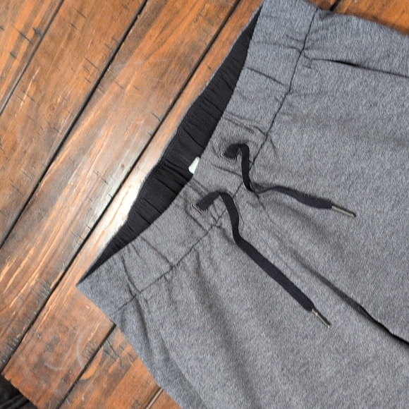 Lululemon on the fly pants - Picture 4 of 8